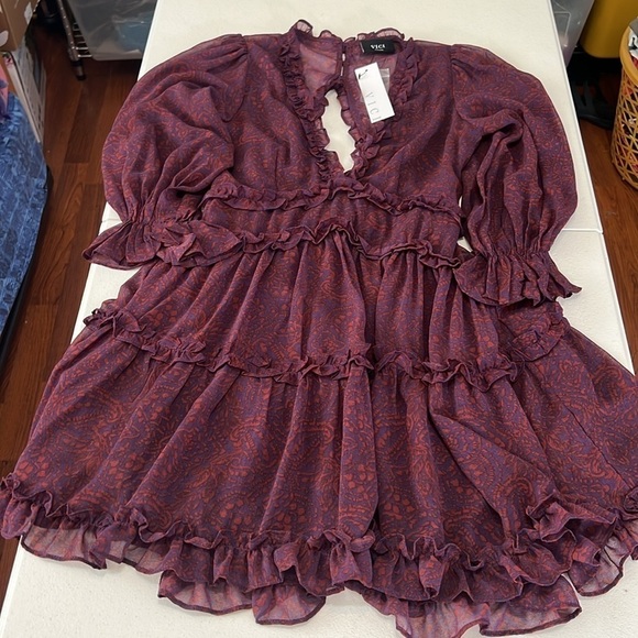 VICI Georgie Ruffle Tiered Mini Dress Deep V Purple Print Open Back NWT Sz S - Picture 5 of 13